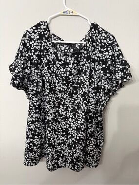 Women’s Lane Bryant Size 22 Black White Ruffle Sleeve Blouse Plus Size